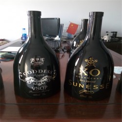 洋酒瓶烤漆廠，洋酒瓶噴漆廠，洋酒瓶噴涂廠，洋酒瓶噴油廠