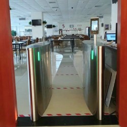 機關(guān)食堂專用人臉識別消費機擺閘通道